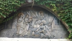 KAD MEDICINA ZAKAŽE SVI DOLAZE OVDE Dva najposećenija sakralna mesta u kojima molitve pomažu bolesnima (VIDEO)