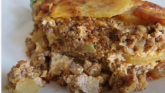 NAJBOLJI RECEPT ZA MUSAKU: Sočna sa hrskavim krompirima, idealna za porodični ručak