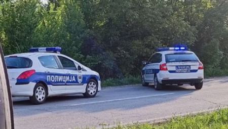 TEŽAK UDES NA ULAZU U ZRENJANIN Jedno vozilo završilo u suprotnoj traci, drugo  sletelo s puta(VIDEO)