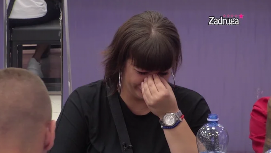 SMESTIĆE JE U LUDNICU AKO SE POMIRI SA NJIM Obelodanjena informacija iz spoljnog sveta, zadrugari u neverici kada su čuli o čemu se radi (VIDEO)