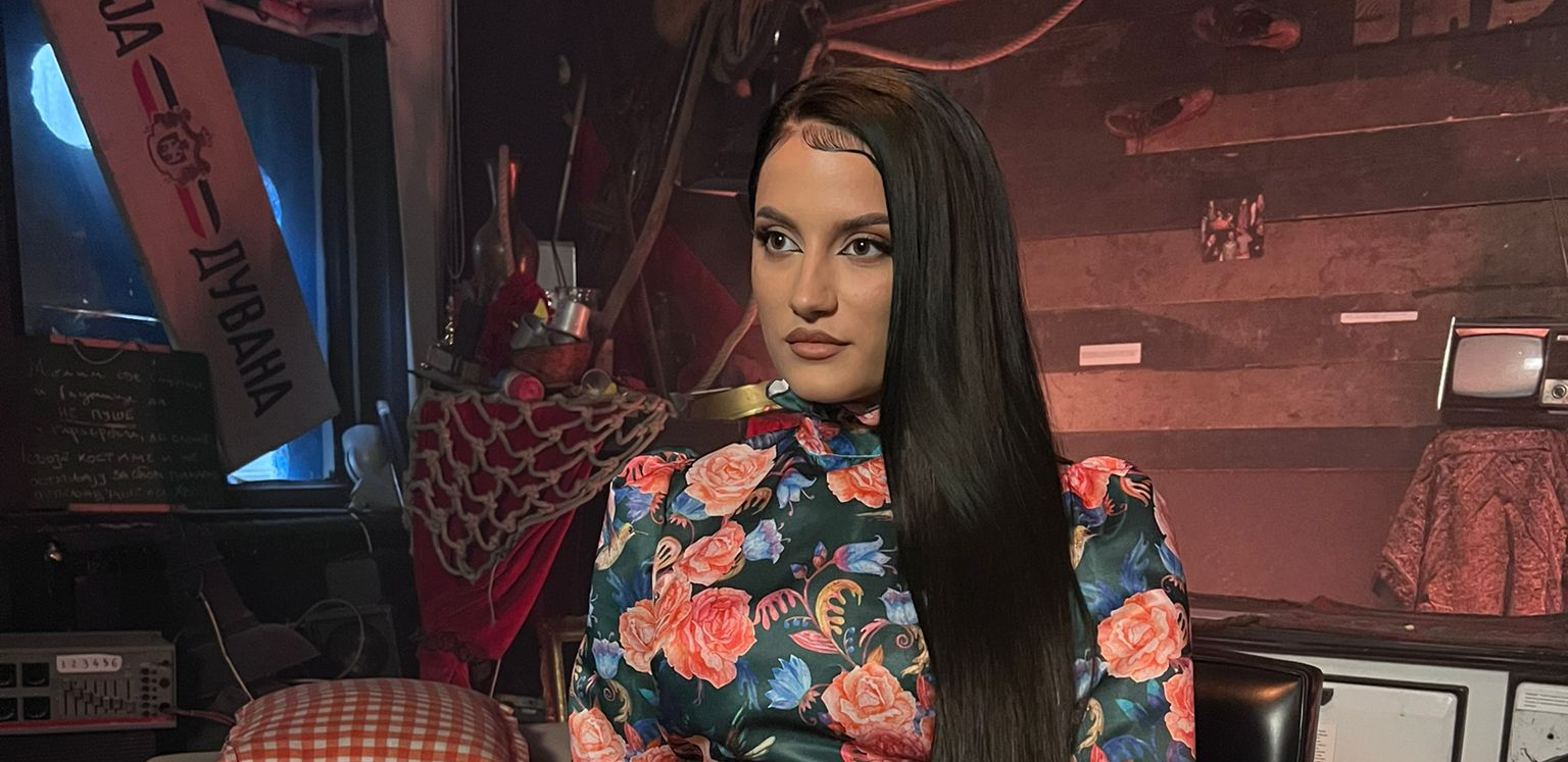 SVAKU VEZU OD SADA KRIJEM KAO ZMIJA NOGE! Barbara Bobak ogolila dušu, pa priznala koliko je popularnosti stekla nakon veze sa Darkom Lazićem