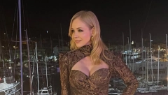 ROZGA PROGOVORILA O PLASTIČNIM OPERACIJAMA Jelena bez dlake na jeziku priznala sve, pa poručila ovo: Crveni ruž i osmeh. Život je tako lep!