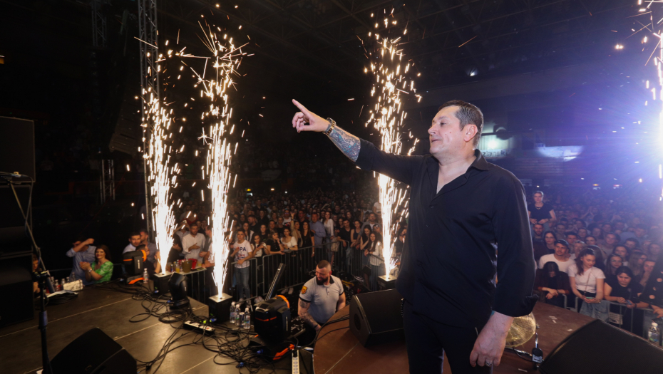 PRIPREMI KONCERTA PRISTUPIO JE OZBILJNO Pejović zakazao drugi koncert u Novom Sadu, pa smršao pet kilograma