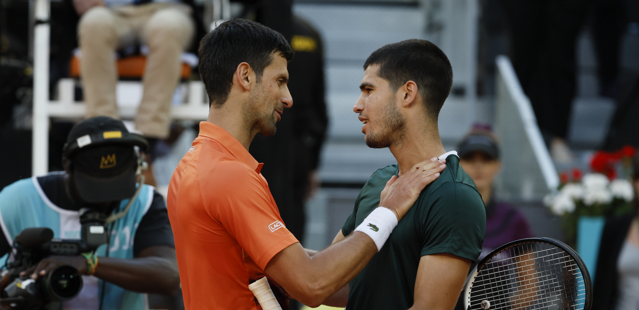 ŠAMPIONI NA TERENU I VAN NJEGA Nole i Alkaraz posetili decu u bolnici u Astani i izmamili im osmehe (FOTO)