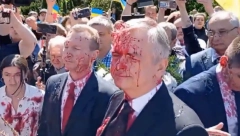 NAPADNUT RUSKI AMBASADOR Ludilo i histerija u Poljskoj, oskrnavljeno i groblje sovjetskih vojnika (VIDEO)