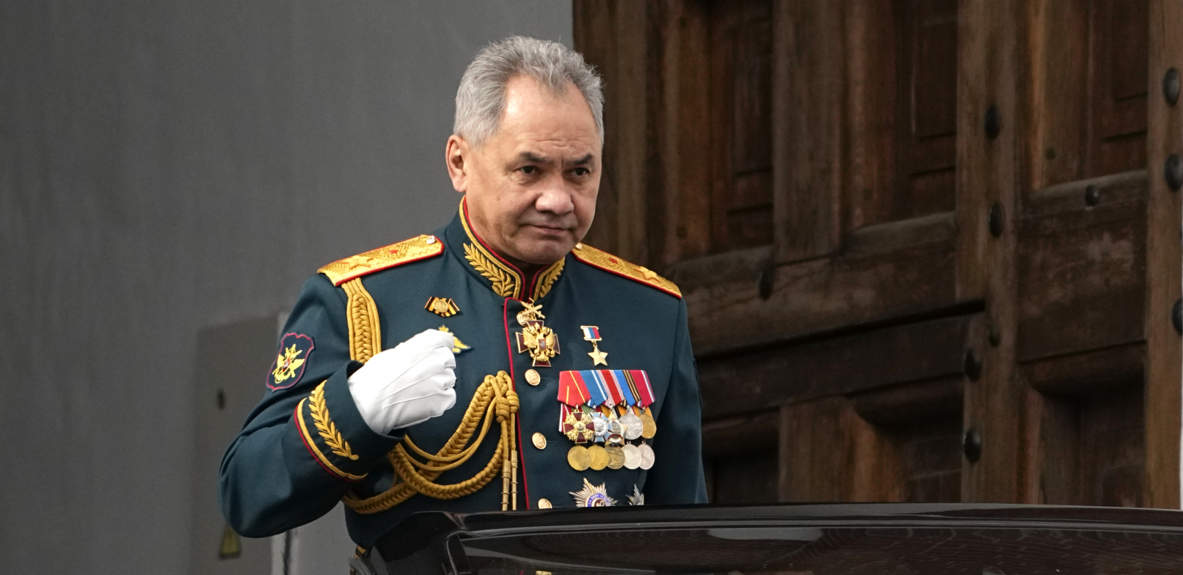 ŠOJGU SE PREKRSTIO I OTVORIO PARADU On je podneo raport predsedniku Rusije Vladimiru Putinu (FOTO/VIDEO)