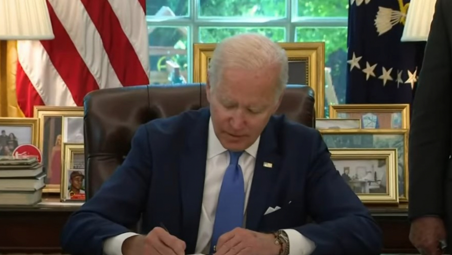 BAJDENOVOJ ŽENI I ĆERKI ZABRANJEN ULAZAK U RUSIJU Još 25 američkih građana na ruskoj "stop listi"