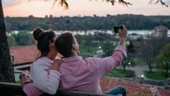 ŠOK! LUKA RACO PREVARIO TRUDNU DEVOJKU? Uhvaćen sa atraktivnom brinetom na Kalemegdanu (FOTO/VIDEO)