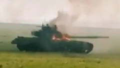 BRITANSKI NLAW PROTIV RUSKOG T-72 Ukrajinci su pogodili tenk koji je nastavio da se kreće (VIDEO)