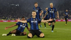 DUCI UZALUD POKUŠAO DA PROBUDI "STARU DAMU", ALI JE HRVAT NASTAVIO KOŠMAR Spektakl u Rimu, Vlahović vs Perišić 1:2 i trofej Kupa u Interovim rukama (VIDEO)