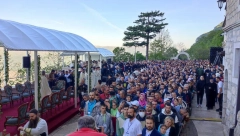 ALO! NA LICU MESTA U Ostrogu se obeležava praznik Svetog Vasilija Čudotvorca, patrijarh Porfirije drži liturgiju (FOTO/VIDEO)
