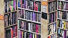 VIC DANA Ulazi Mujo u biblioteku...