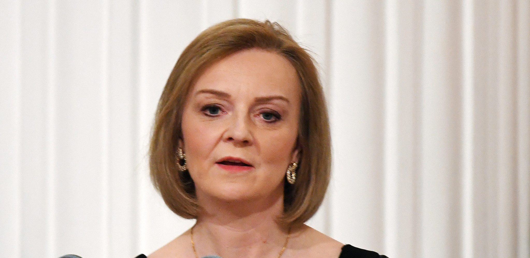 "RUSOFOB BEZ OSNOVNOG OBRAZOVANJA" Medvedev oštro opleo po britanskoj premijerki