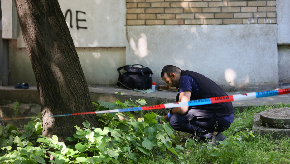 UŽAS U MIRIJEVU - SKOČILA SA TREĆEG SPRATA Maja K. Ć. (40) pokušala da se ubije i odvede petogodišnjeg sina sa sobom u smrt