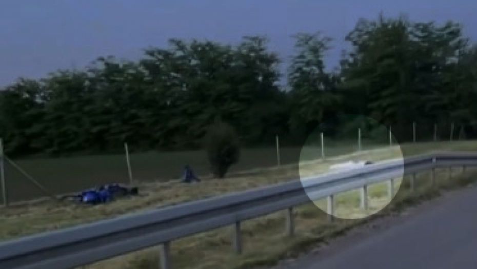 TEŠKA TRAGEDIJA NA PUTU KOD BAČKE TOPOLE Mušakarac na motoru sleteo sa kolovoza i udario u banderu, preminuo na licu mesta