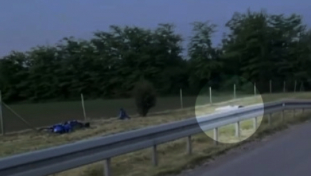 TEŠKA TRAGEDIJA NA PUTU KOD BAČKE TOPOLE Mušakarac na motoru sleteo sa kolovoza i udario u banderu, preminuo na licu mesta