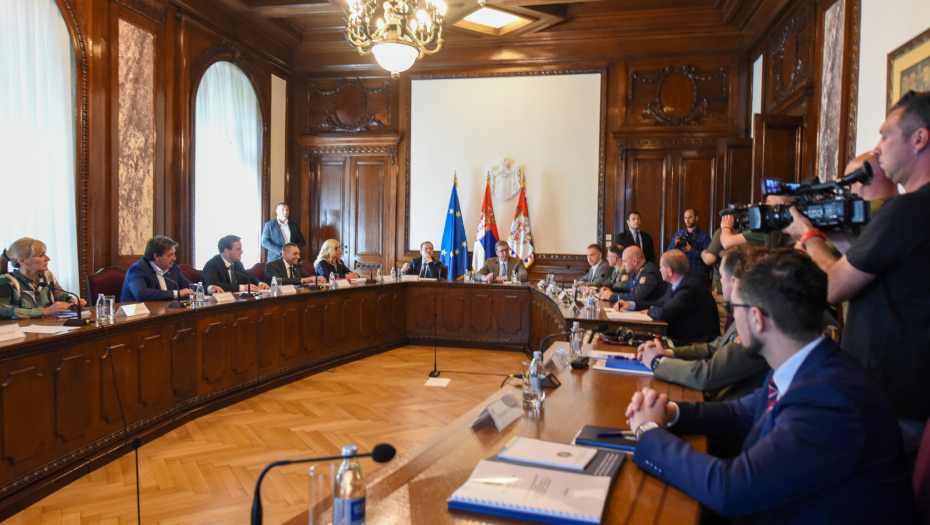 VLADA I POLJOPRIVREDNICI POSTIGLI DOGOVOR O CENI SUNCOKRETA