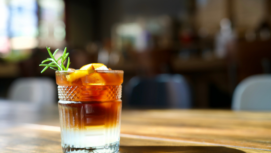 AKO STE LJUBITELJ KAFE, OVO PIĆE JE ZA VAS Napravite espreso tonik i ublažite vrele letnje dane