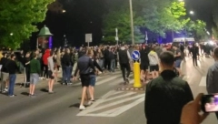 ATMOSFERA LINČA Navijači okupirali autobus nakon ispadanja, dvojica Srba u centru skandala (FOTO)
