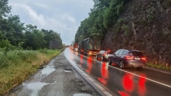 KAD JE VIDEO DOBRU MAČKU, NIJE MOGAO DA NE URADI SAMO JEDNO! O potezu ovog kamiondžije bruji cela Srbija! (FOTO)