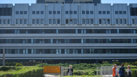 SAČEKUŠA U ZEMUNU Izašli iz vozila, pretukli čoveka koji je hitno prevezen na VMA