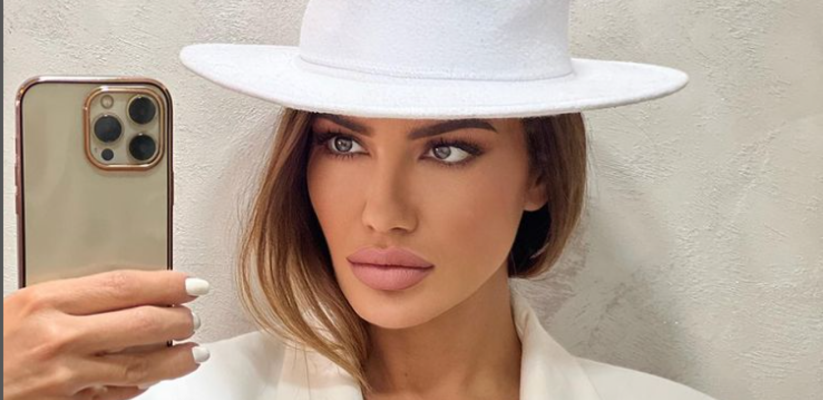 DEČKO JOJ JUČE PRIVEDEN, A ONA DANAS UŽIVA U PROVODU Sindi Models pokazala bujno poprsje, pozirala u izazovnoj pozi (FOTO)