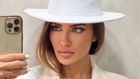 DEČKO JOJ JUČE PRIVEDEN, A ONA DANAS UŽIVA U PROVODU Sindi Models pokazala bujno poprsje, pozirala u izazovnoj pozi (FOTO)