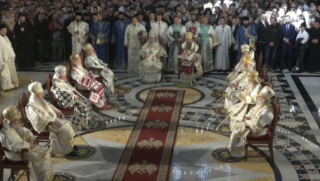 NAKON LITURGIJE POMIRENJA SPC I MPC U KANONSKOM JEDNISTVU  "Mi smo u Hristu jedno, u crkvi jedno" (FOTO/VIDEO)