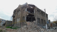 RAKETNI NAPAD NA ČETVOROSPRATNU ZGRADU Grad Nikolajev pogodilo osam raketa, poginule tri, ranjeno pet osoba (FOTO)