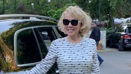 LEPA BRENA BILA BEBISITERKA Pre nego što je postala zvezda, čuvala je ovu pevačicu, iznenadićete se kad vidite o kome je reč