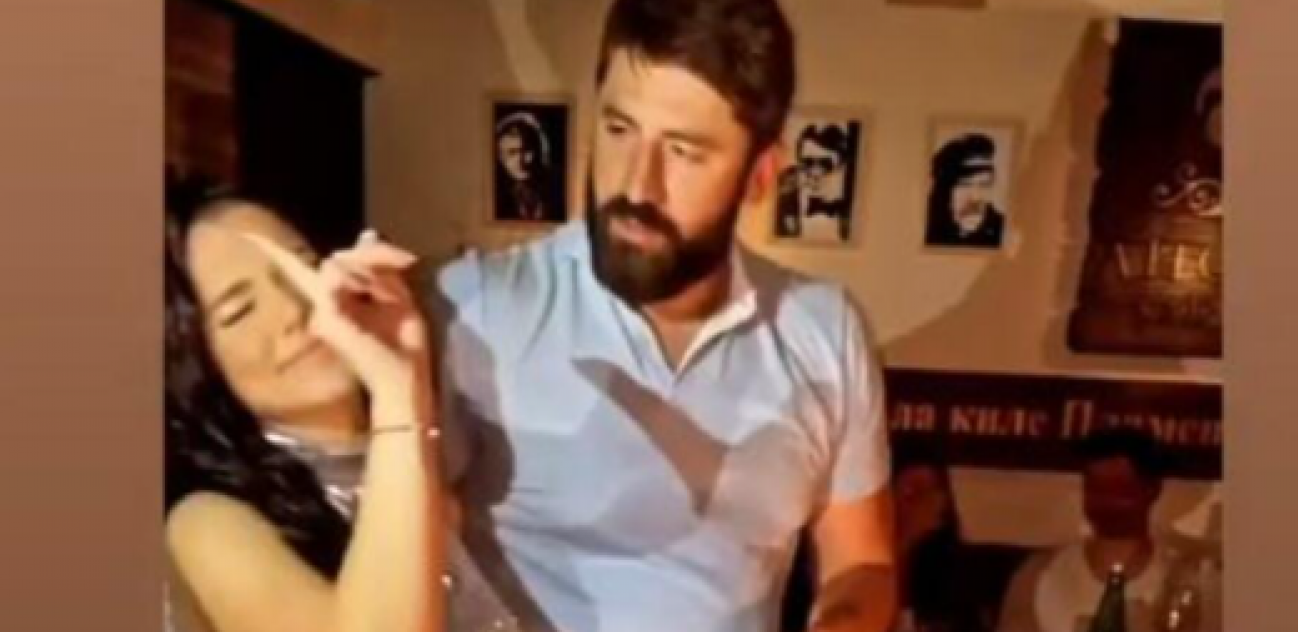 RAĐENOVA DEVOJKA ZABLISTALA U ŠLJOKICAMA Milica Ristić se ludo provodila na proslavi svog rođendana, a pao je i poljubac sa vaterpolistom (FOTO)