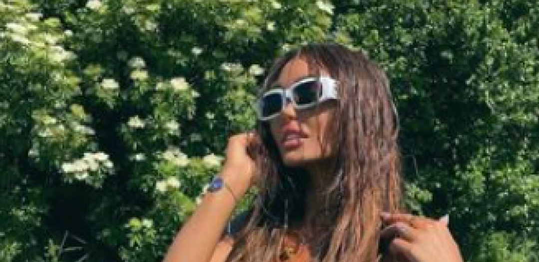 SKINULA BRUS I OTKOPČALA PANTALONE Vrelo izdanje Ane Korać, starleta nikad provokativnija, umalo sve ispalo (FOTO)