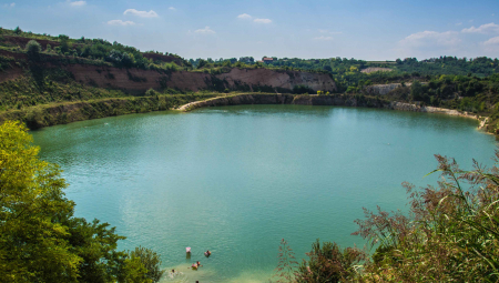 NAJLEPŠA MESTA ZA PORODIČNA VIKEND PUTOVANJA Jedinstvena mesta sa svojom neprikosnovenom prirodom, bujnim šumama i pejzažima kao iz najlepše bajke