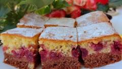 JEDNOSTAVNO SE SPREMA Ovo je sočni kolač sa voćem i čokoladom (VIDEO)