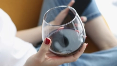 SVAKO VEČE POPIJTE ČAŠU OVOG ALKOHOLNOG PIĆA Kilogrami će se topiti preko noći!