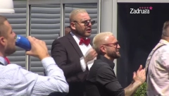 DANAS MAJKO ŽENIŠ SVOGA SINA Dejan ne prestaje da igra, Caru potonule sve lađe, stoji sa strane i nervozno puši (FOTO)