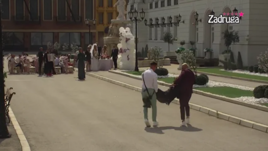 DEJAN POBEGAO SA SVADBE! Haos na venčanju Dragojevića i Aleks, mlada prebledela od šoka!