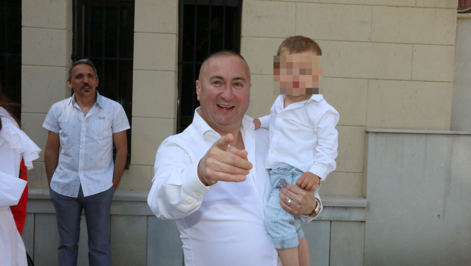 ĐANI ZA SINA ISKEŠIRAO DVA MILIONA EVRA! Folker odrešio kesu i obezbedio naslednika, a ovo su svi detalji