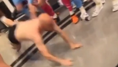 OVAKO NEŠTO JOŠ NISTE VIDELI Pep se skinuo u gaće, klizao se po svlačionici i napravio šou (VIDEO)