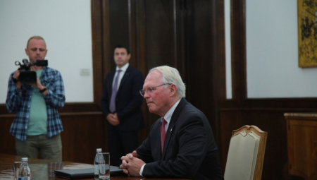 AMERIČKI AMBASADOR HIL: Vreme je da se ZSO stavi na sto i da se o tome povede ozbiljan razgovor