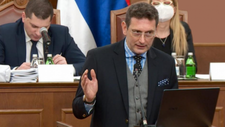 BAKAREC ODGOVORIO  DONIKI ĐERVALI ŠVARC: Vaša partija je sestrinska partija Hitlerove!