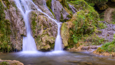 HTELI DA NAPRAVE SELFI NA VRHU VODOPADA, PA POGINULI NAKON PADA S LITICE Tragedija u Škotskoj