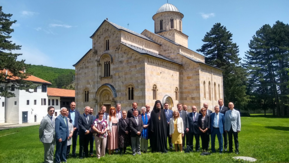 VISOKI DEČANI IZDALI SAOPŠTENJE: Zaštita KFOR nam je i dalje neophodna