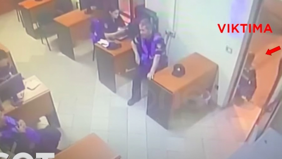 STRAVIČAN SNIMAK IZ TIRANE Policajac pucao u glavu kolegi usred stanice sa metar razdaljine, ubio ga na mestu (VIDEO)