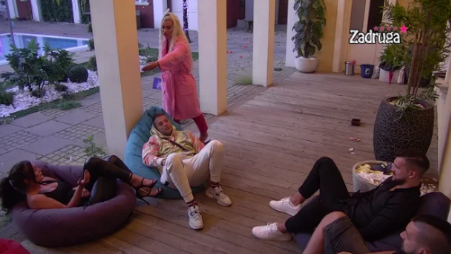 NASTAĆE OPŠTI HAOS Viki odala veliku tajnu Dije Kostić, svima prenela da je zaljubljena u ovog zadrugara, cimeri ostali u šoku