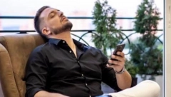 POSTAO OTAC Pevač Stefan Babić izveo iz porodilišta suprugu i sina (FOTO)