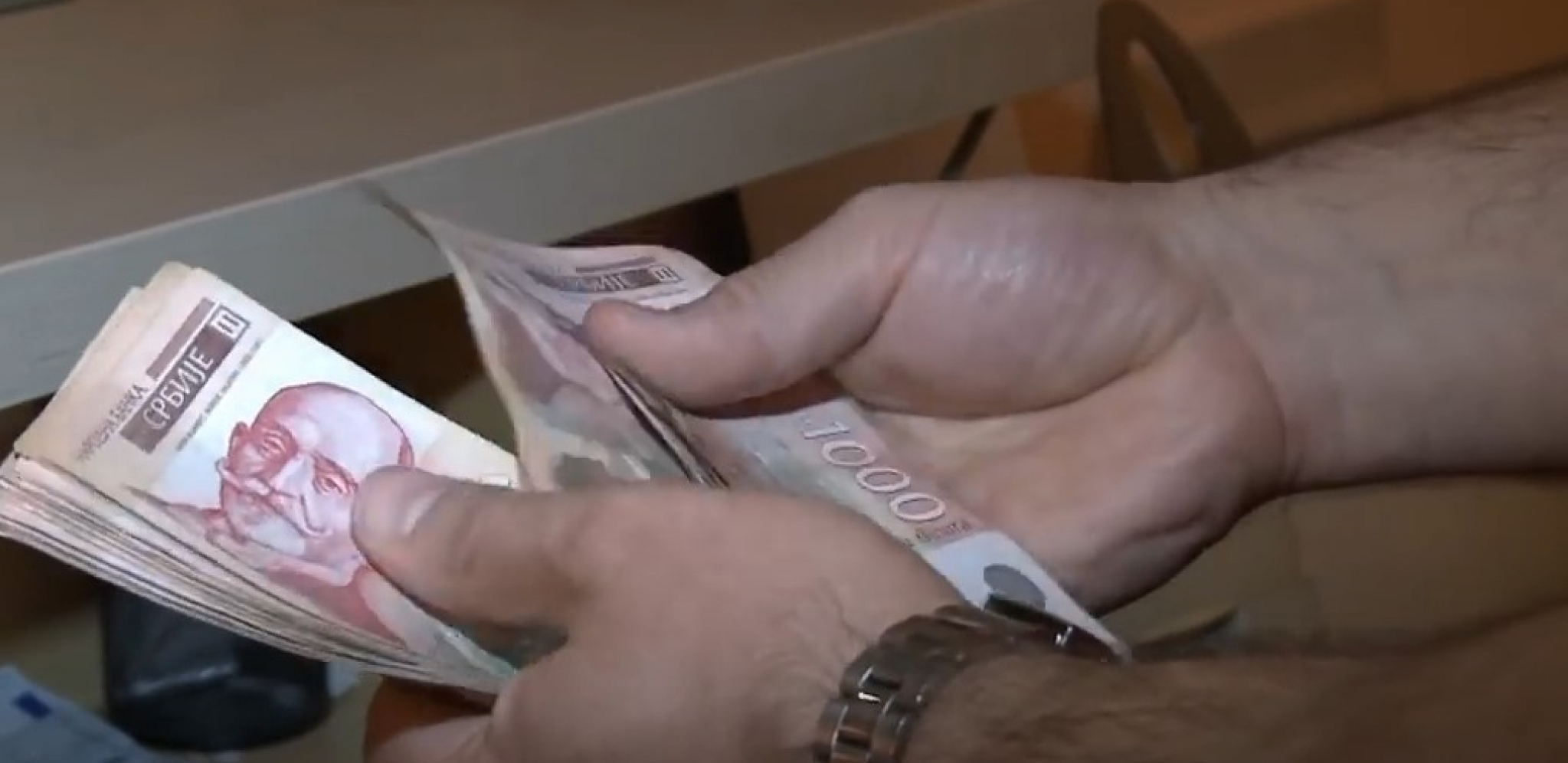 DINAR ČVRST KAO STENA Ovo je današnji kurs prema evru