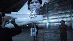 U MARADONINU ČAST Avion posvećen legendarnom Argentincu kreće na put oko sveta (FOTO)