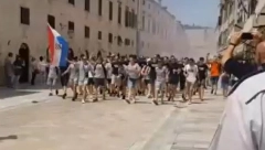 JEZIVE PORUKE U HRVATSKOJ U Karlovcu osvanule oznake NDH i Azova