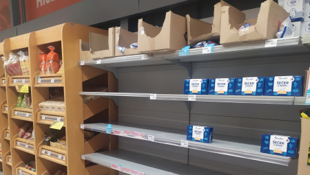 SLADAK ŽIVOT U većini prodavnica rafovi prazni, pitali smo sugrađane šta misle o tome: Drame nema, a šećera će biti! (VIDEO)